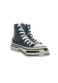 Hohe Sneakers aus dunkelblauem Leder mit hellgrauen Schnürsenkeln, Seit zipper und einer dicken weißen und schwarzen Plateausohle.