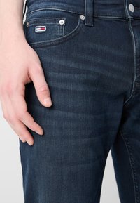 Tommy Jeans SCANTON SLIM - Slim fit jeans - denim dark