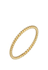 Goldener verdrehter Bandring mit einem glatten, abgerundeten Design, das eine strukturierte Oberfläche aufweist, die das Licht reflektiert und die runde Form betont.