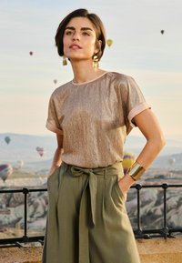 Love & Roses ROLL SLEEVE - REGULAR FIT - Blusa - bow back rose gold