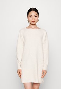 Vero Moda Petite - VMDOFFY BOATNECK DRESS - Pletené šaty - birch melange Miniatura obrázku 1