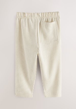 Hlače krem boje s prugama, sa skupljenim pojasom, okomite tamne pruge i malim ljetnim džepom na desnoj strani.