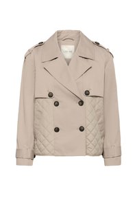 Lyse beige dobbeltradet jakke med quiltede sidepaneler, brede revers, skulderepauleter, sorte knapper og manchetstrapper.