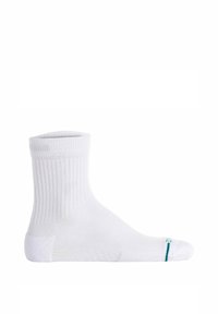 Calzino bianco in cotone fino alla caviglia con texture a coste e colore solido. Presenta un tallone e una punta rinforzati con una piccola linea di accentuazione blu.