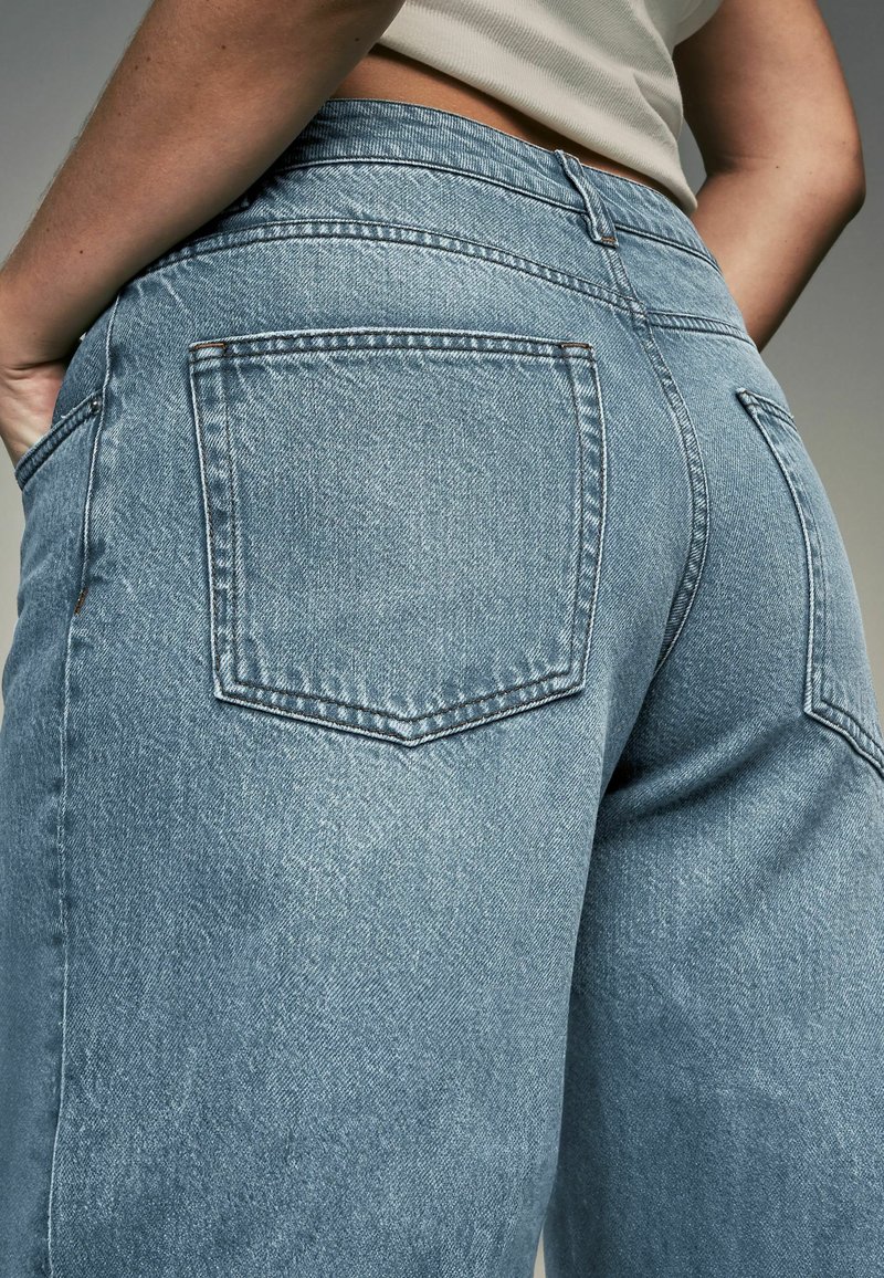 Next HOURGLASS BAGGY WIDE - Tiesaus kirpimo džinsai - mid blue