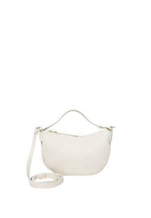 Borsa a tracolla in pelle bianca con forma curva, superficie texturizzata, tracolla rimovibile e accessori in tonalità oro. Chiusura con zip sulla parte superiore.