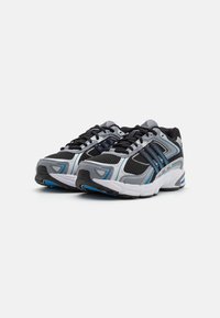 adidas Originals RESPONSE CL UNISEX - Športni copati - core black/bright blue/footwear white