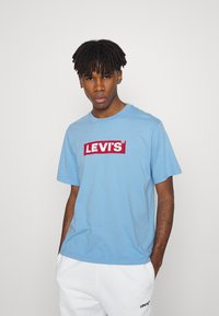 Levi's® RELAXED FIT - T-shirt estampada - light blue