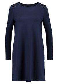 Mörkblå långärmad klänning med rund halsringning och dekorativa svarta knappar vid axelsömmarna.