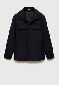 Svart ullblandad jacka med två bröstfickor, sidofickor, knappstängning och en klassisk kragdesign. Slät textur och skräddarsydd form.