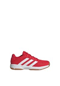Baskets de sport rouges avec une tige en maille, des rayures blanches, un col rembourré et une semelle extérieure en caoutchouc gum pour l'adhérence. Lacets et détails de ventilation inclus.