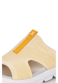 Rieker Pantolette flach - white yellow