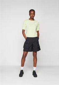 The North Face SUMMER LIGHTRANGE SUN PROTECTION - Tekninen t-paita - astro lime/misty sage