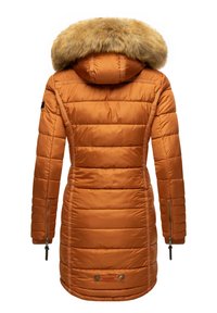 Oranje gewatteerde winterjas met een met bont afgewerkte capuchon, ritszakken en ribgebreide manchetten. Bevat horizontale stiksels en een merklabel.