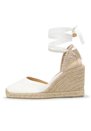 Sandalo zeppa espadrille bianco con suola intrecciata in juta, punta chiusa, tacco intrecciato e lacci alla caviglia da avvolgere.