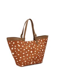 Smeđa torba za nošenje izrađena od teksturiranog materijala s bijelim točkicama, s dvostrukim ručkama i glatkim, tamnosmeđim trimom duž rubova.