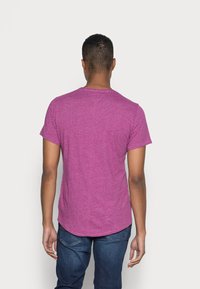 Tommy Jeans SLIM JASPE CREW NECK - T-shirt básica - autumn plum