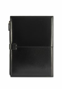 Czarna skórzana teczka na zamek błyskawiczny z zatrzaskiem, gładkie i teksturowane sekcje, zaprojektowana do przechowywania dokumentów lub tabletu.