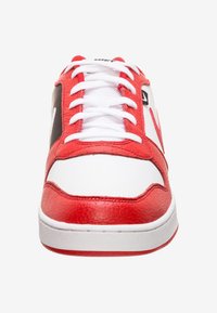 Nike Sportswear NIKE SPORTSWEAR EBERNON LOW PREMIUM SNEAKER HERREN biały