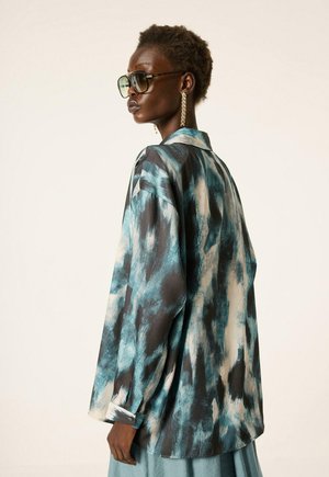 Touché Privé, PATTERNED SATIN SHIRT - Πουκαμίσα με κουμπιά - green