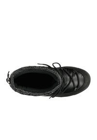 Zwarte wandelschoen met een gevoerde kraag, textuurmaterialen, ronde veters en metalen accessoires. Ronde neus en een zachte binnenvoering.