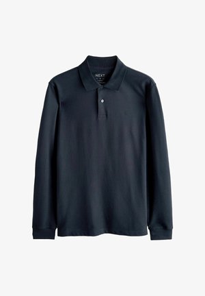 Sötét tengerészkék, hosszú ujjú pólóing, bordázott gallérral, három gombos gombolással és egy kis hímzett logóval a mellrészen. Simább textúrájú.