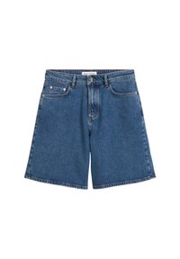 Jeansshorts in einem hellblauen Waschung, mit geradem Schnitt, Fünf-Taschen-Design und kontrastierenden Nähakzenten.