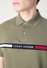 Tommy Hilfiger REGULAR FIT - Polo - green