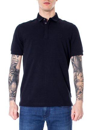 Polo in cotone morbido di colore navy, con colletto classico, patta a due bottoni e dettaglio logo discreto sul petto.