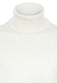 Suéter de cuello alto en crema, confeccionado con un suave tejido de punto acanalado. Presenta un cuello alto y un patrón texturizado por todo su diseño.