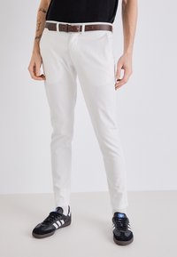 Jack & Jones PREMIUM - JPSTMARCO JJDAVE WITH BELT - Vászonnadrágok - white Miniatűr kép 1