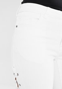 Urban Classics LACE UP PANTS - Uske traperice - white