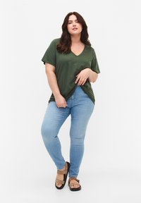 Zizzi SHORT-SLEEVED WITH V-NECK - T-shirt basic - thyme