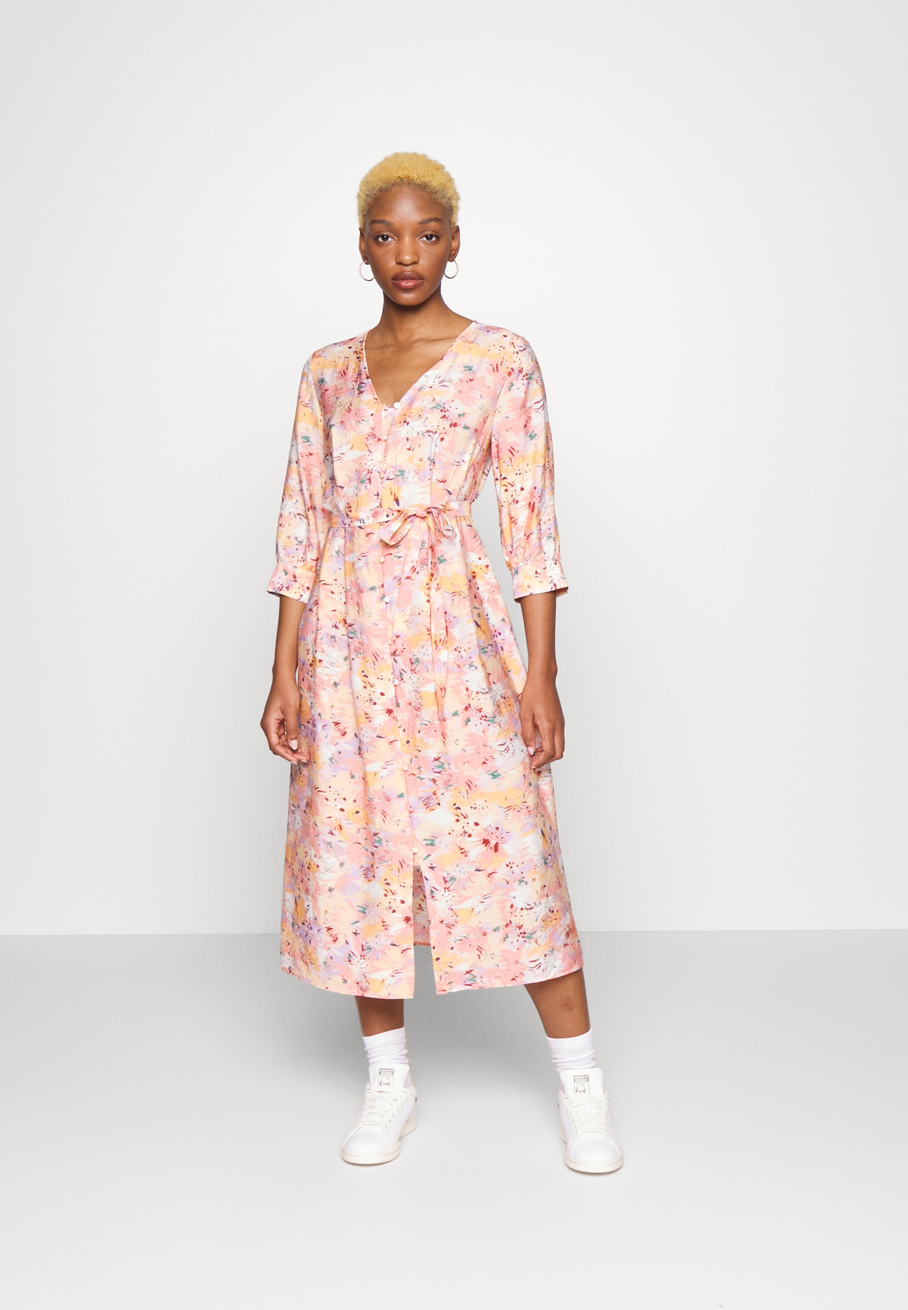 VILA PETITE VISANDRIA V NECK MIDI DRESS 