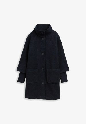 Jūrinis flisinis paltas su aukštu apykakle, priekiniais mygtukais, dviem didelėmis kišenėmis ir raukšlėtomis rankovių apyrankėmis. Minkšta tekstūra, per didelio dydžio dizainas.