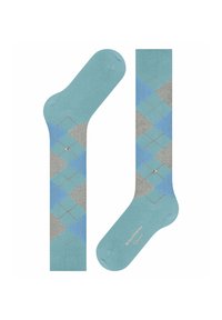 Calzini azzurri chiari con un motivo argyle in diverse tonalità di blu e grigio, con dettagli arancioni e un piccolo logo vicino alla caviglia.