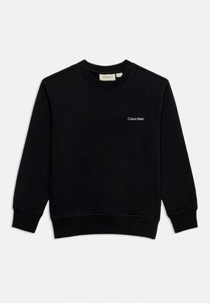 Sweat-shirt noir à manches longues avec col rond, poignets et bas côtelés, avec petit logo Calvin Klein blanc sur la poitrine gauche.