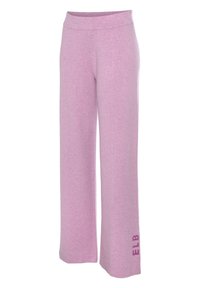 Lichtroze, wijde broek van zacht materiaal met een elastische tailleband. Kenmerkt zich door de tekst "ELB" in een donkerder roze op het linkerpijp.