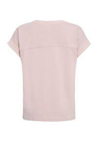 Chemise rose clair à manches courtes avec une couture sur la partie supérieure du dos et des revers de manches retroussés, vue de dos.
