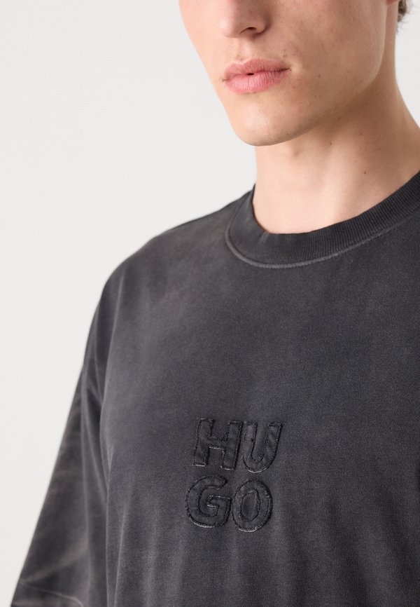 DUTYE - Print T-shirt4