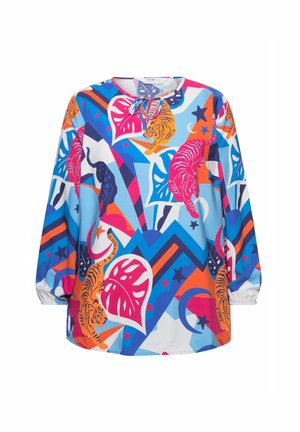 Värikäs pusero, jossa on sinisen, vaaleanpunaisen ja oranssin yhdistelmä. Se sisältää abstraktin kuvion, jossa on tiikereitä, lehtiä ja tähtiä. Pitkät hihat ja pyöreä pääntie.