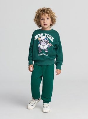 Terranova LEGGERI - Pantaloni sportivi - verde scuro