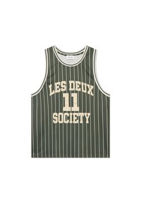 Lett grønt basketball tanktop med hvide lodrette striber, der har "LES DEUX 11 SOCIETY" trykt foran i fede bogstaver.