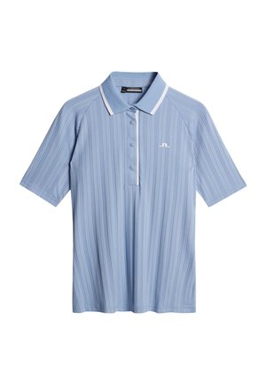 Polo shirt bleu clair à manches courtes avec des rayures verticales, patte de boutonnage à trois boutons et col côtelé avec un accent blanc. Logo sur la poitrine.