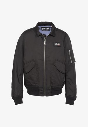 Blouson aviateur noir à fermeture éclair avec deux poches avant à rabat, une poche zippée sur la manche, des poignets et un ourlet côtelés, ainsi que des écussons du logo Schott sur la poitrine et à l'intérieur du col.