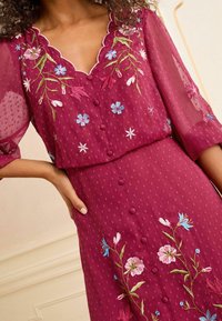 Love & Roses REGULAR FIT - EMBROIDERED DOBBY SCALLOP NECK - Dnevna haljina - berry red