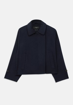 Veste en mélange de laine bleu marine avec un col cranté, deux poches avant et des manches à boutons. Présente une silhouette décontractée et courte.