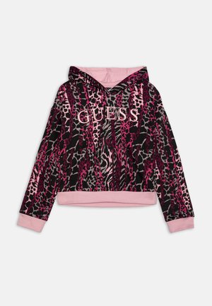 Różowo-czarna bluza z kapturem w zwierzęcy wzór z logo „GUESS” na przodzie, z różowymi mankietami i ściągaczem w pasie.
