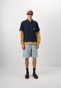 adidas Originals GRAPHIC  - Polo shirt - medium blue denim