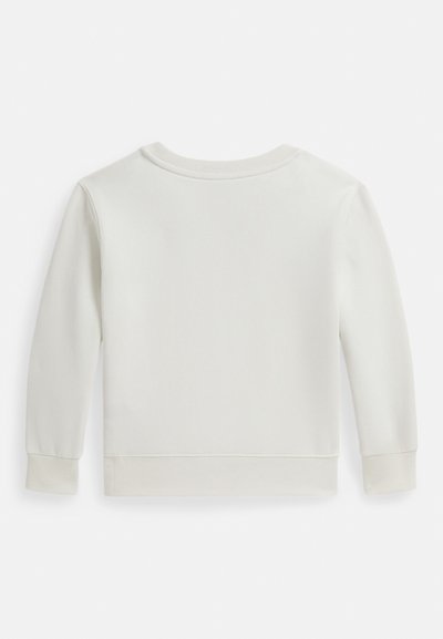 Világosszürke pulóver hosszú ujjakkal és kerek nyakkivágással. Puha anyag sima tapintással és bordás mandzsettákkal. Látható minták vagy fém díszítés nélkül.